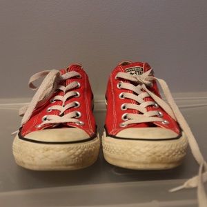 Converse All Stars | Low Tops | Bright Red | Women’s 8 or Men’s 6 | Used
